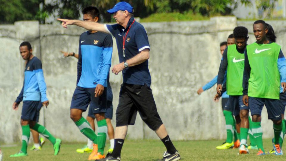 Alfred Riedl saat memimpin latihan Indonesia. Copyright: &copy; Ardiyan/indosport